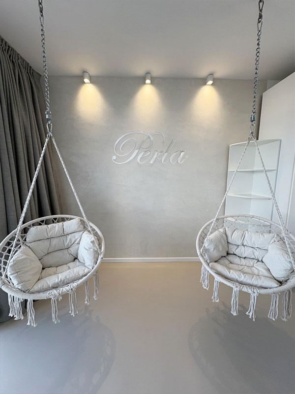 Interno elegante di appartamento a Desenzano del Garda curato nei dettagli